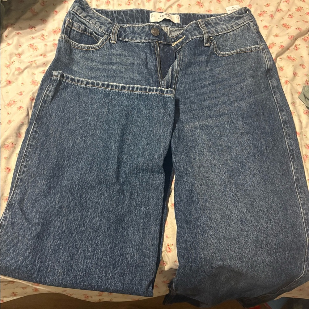 HOLLISTER CURVY JEAN